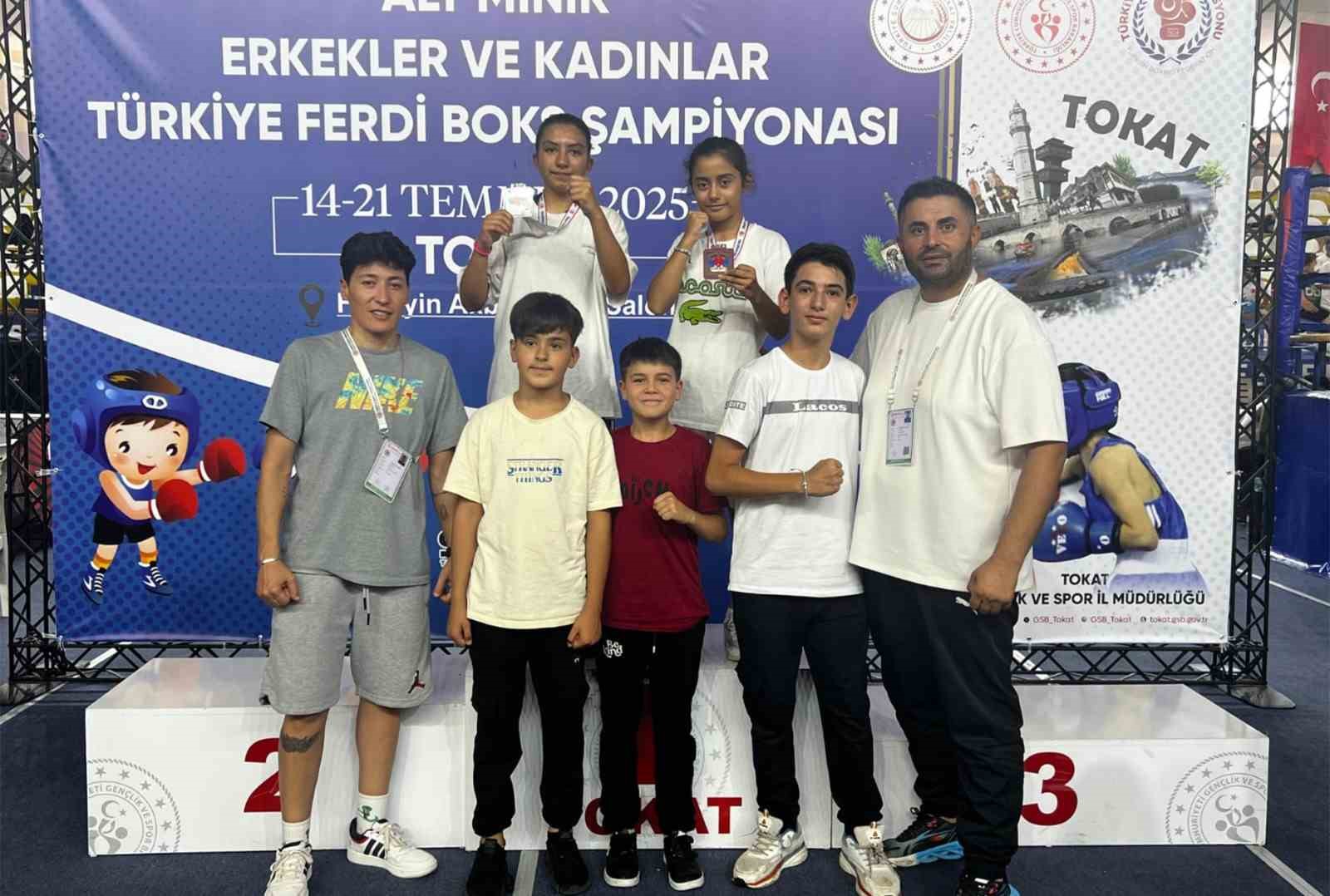 Karamanlı boksörler, Tokat’tan 2 madalyayla döndü