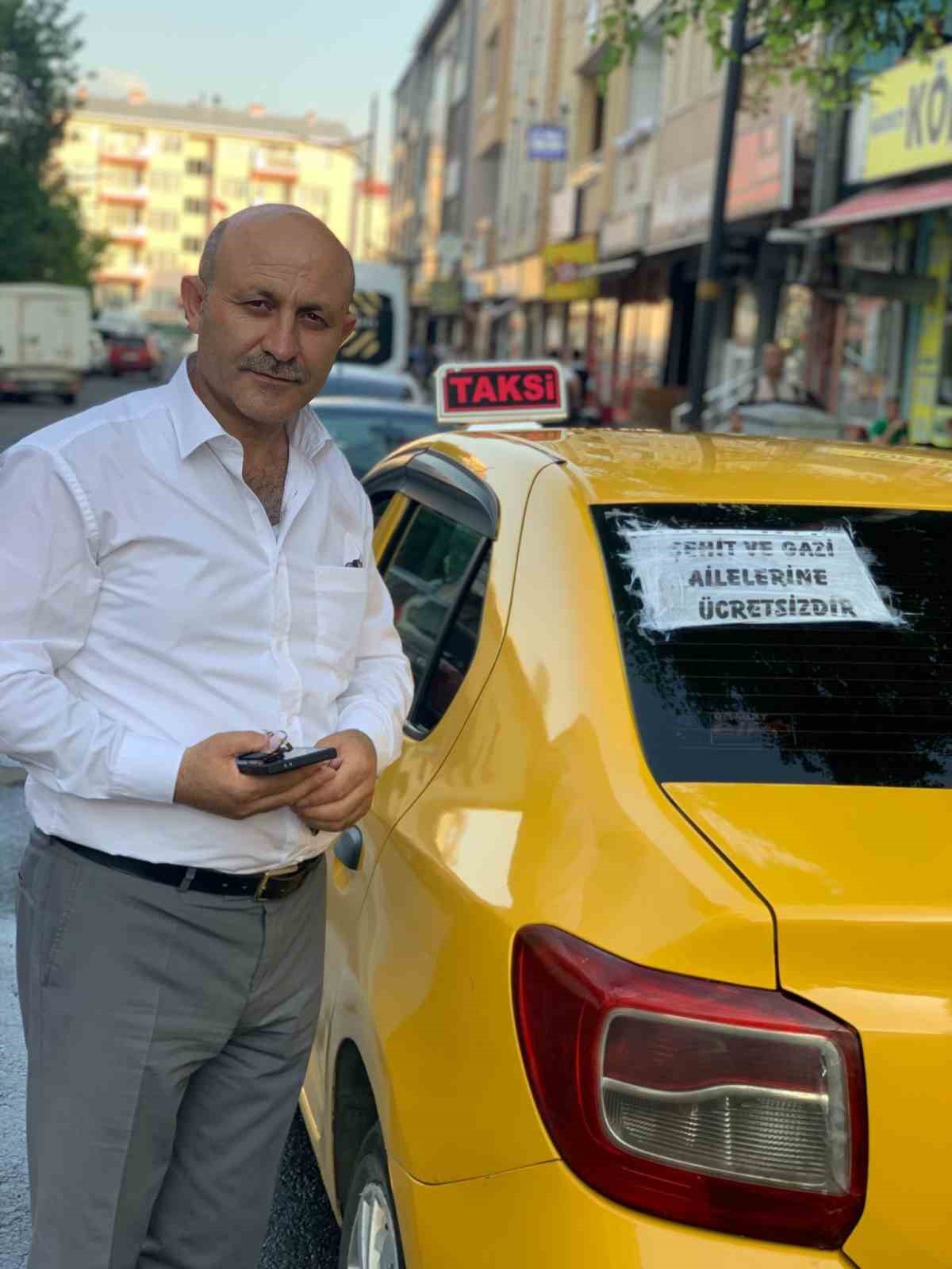 Karslı taksicilerden örnek davranış