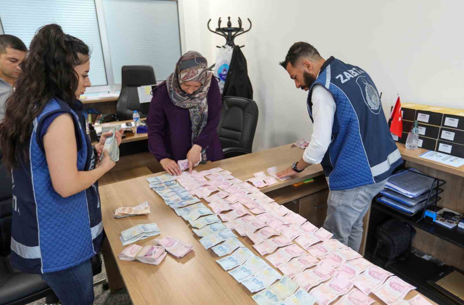 Van’da yakalanan dilencinin üzerinden 75 bin 950 TL çıktı