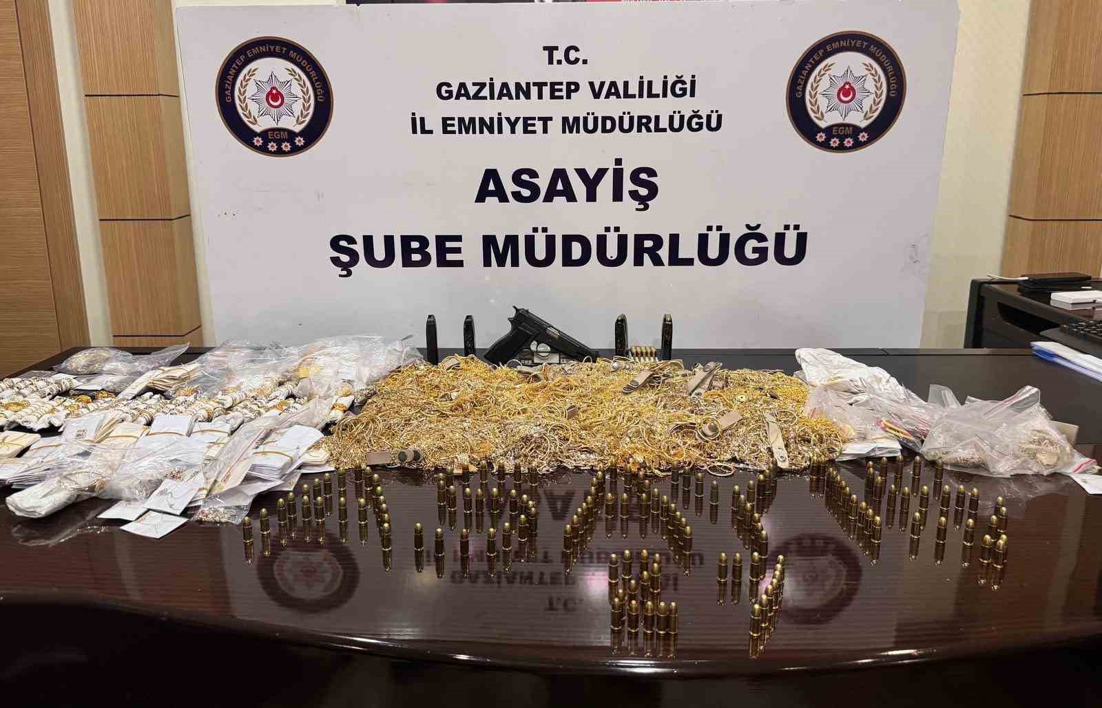Gaziantep’te film gibi olay: 18 kilo altını gasp edip polise ateşle karşılık veren şahıslar kıskıvrak yakalandı