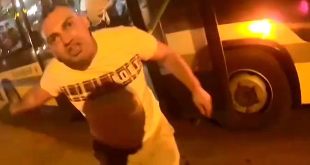 Bursa’da otobüs şoförü ile motosiklet sürücüsü arasında yol verme tartışması