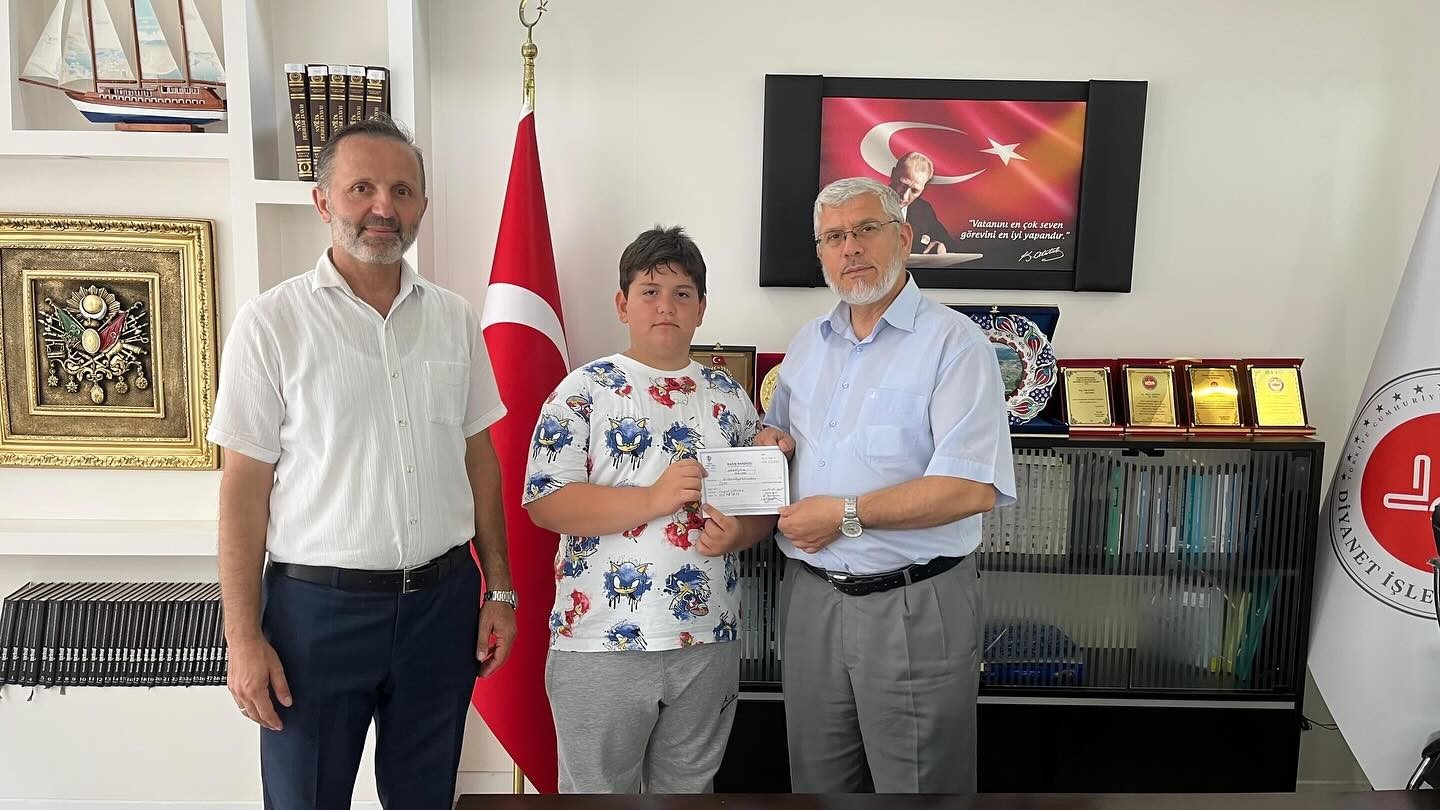 Kur’an kursu öğrencisi harçlığını Filistin’e bağışladı