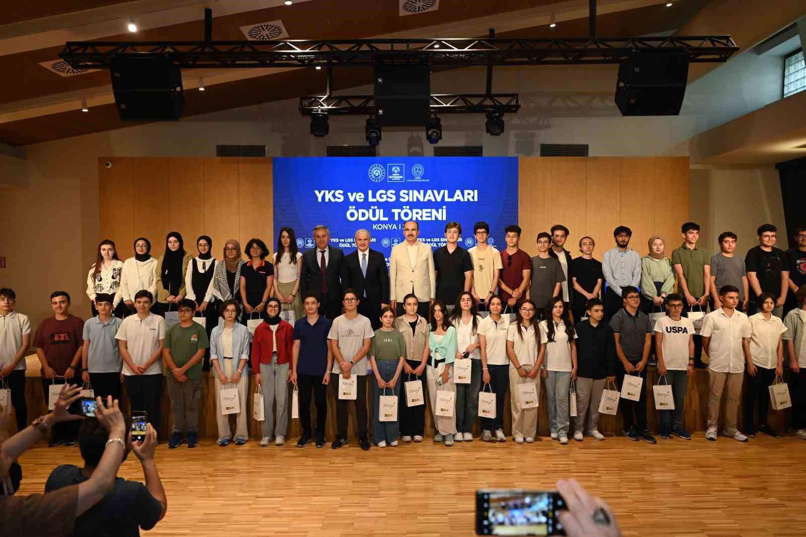 Vali Akın ve Başkan Altay, YKS ve LGS’de dereceye giren Konyalı öğrencilerle buluştu