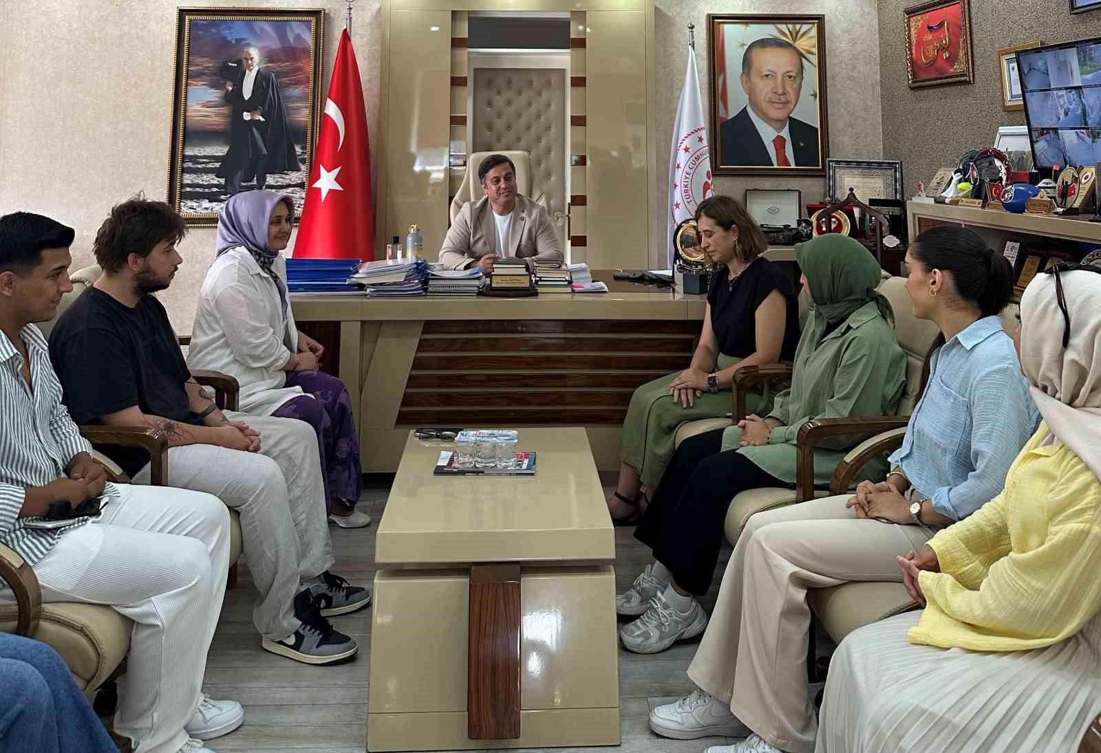 Manisalı gençlerden İl Müdürü Öztürk’e teşekkür