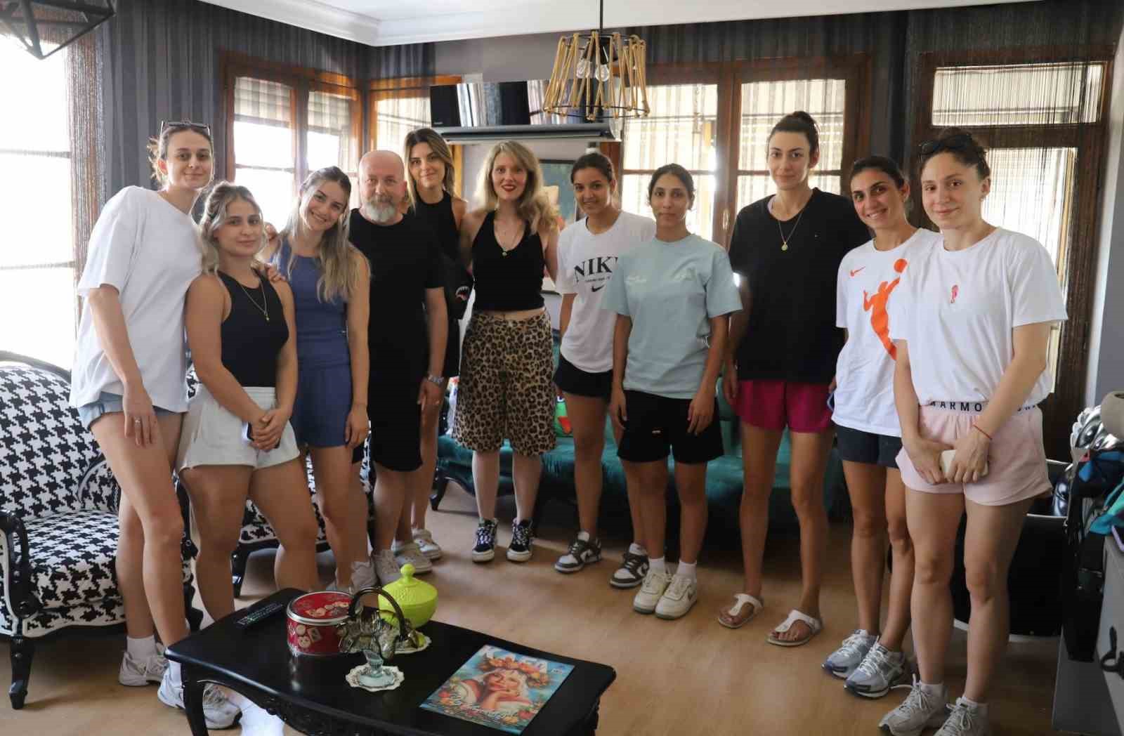 Manisa’nın tek kadın basketbol takımı diyetisyen kontrolünden geçti