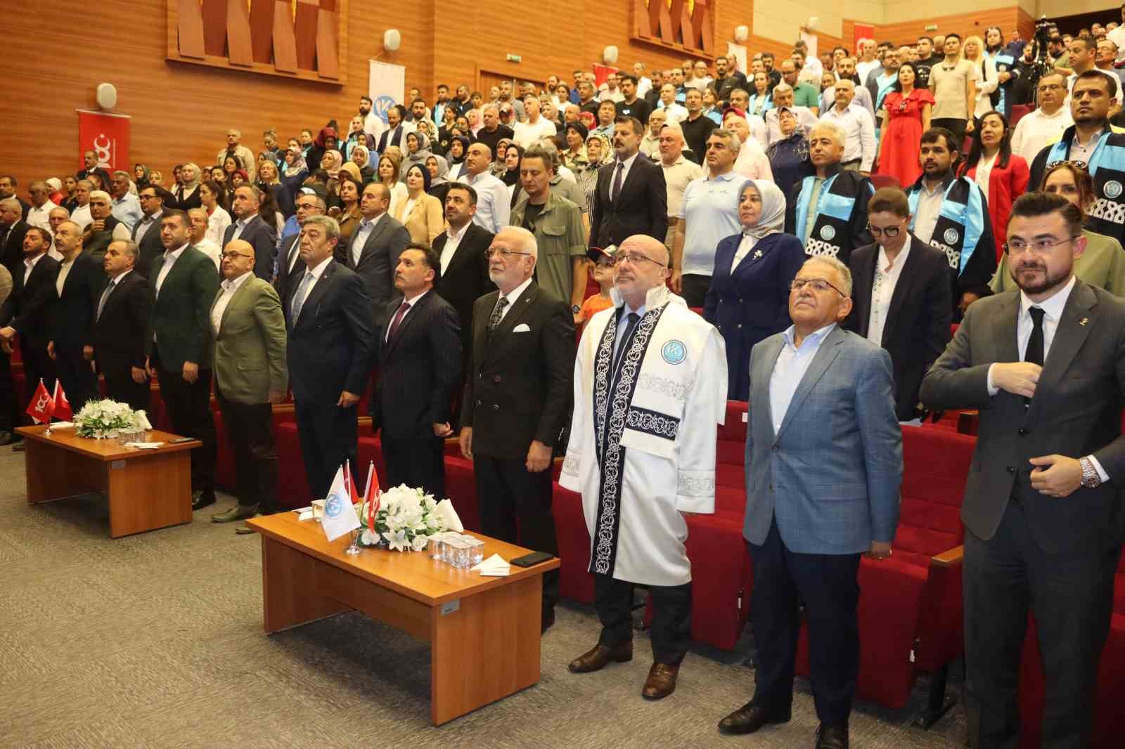 Elitaş’a fahri doktora verildi