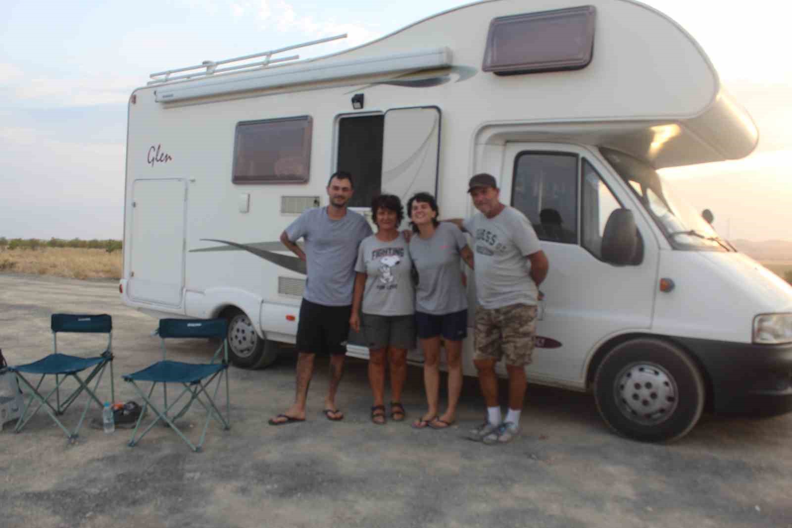 İtalyan aile Meke Gölü’ne hayran kaldı