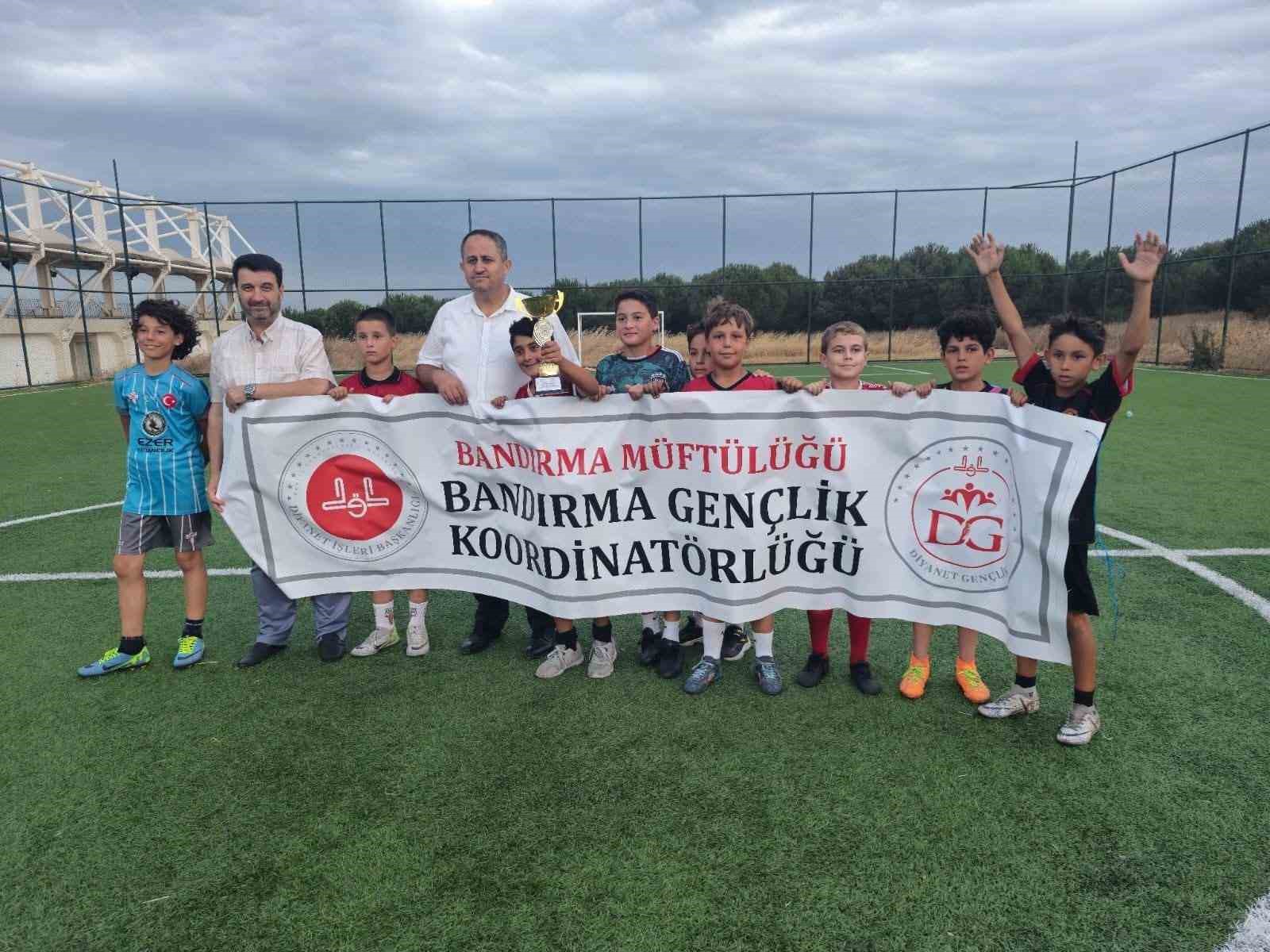 Bandırma’da yaz Kur’an kursları futbol turnuvası tamamlandı