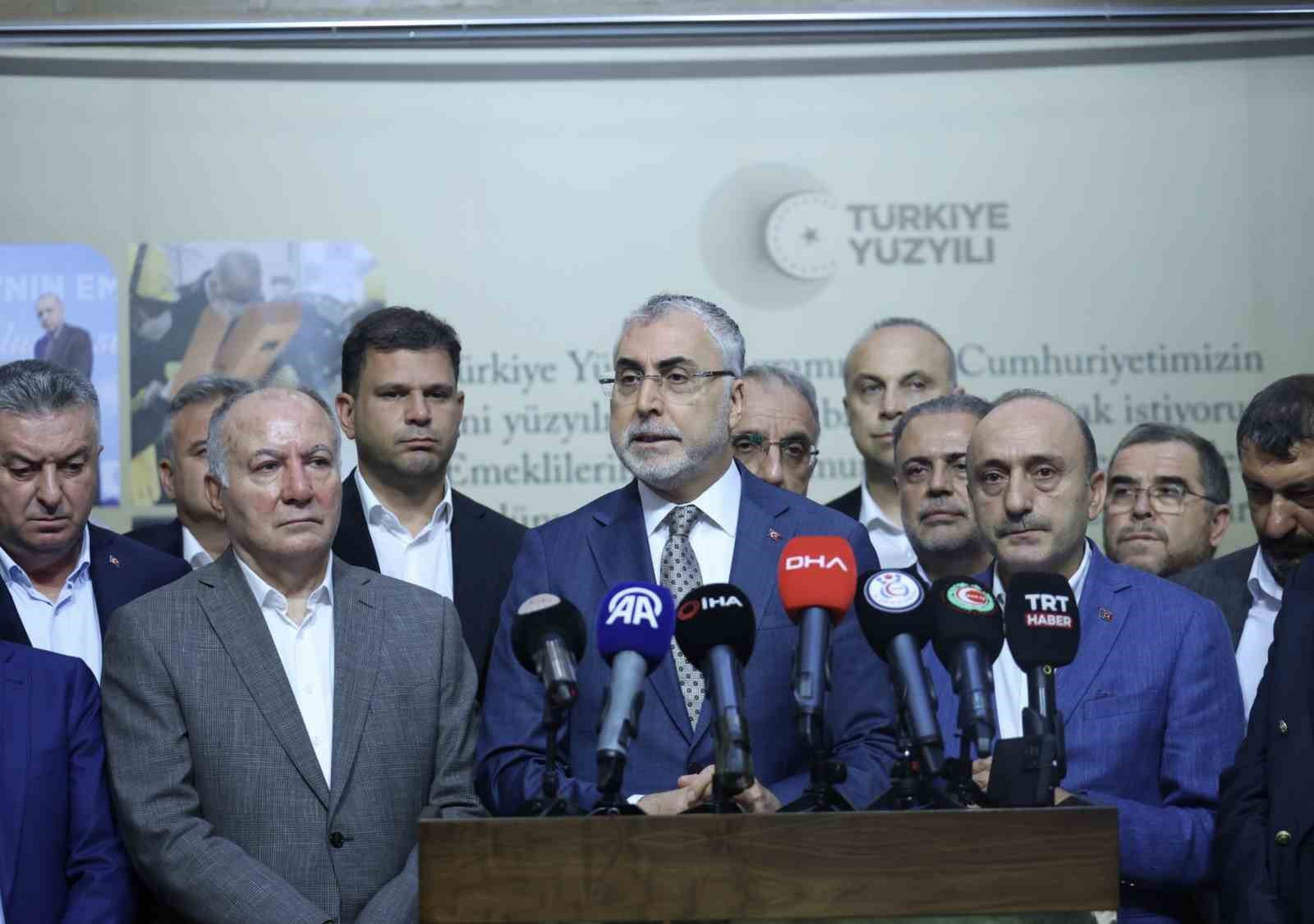 Bakan Işıkhan: Kamu işçilerimize yönelik ‘Kamu Toplu İş Sözleşmeleri Çerçeve Protokolü’nü sendikalar ile birlikte imzaladık