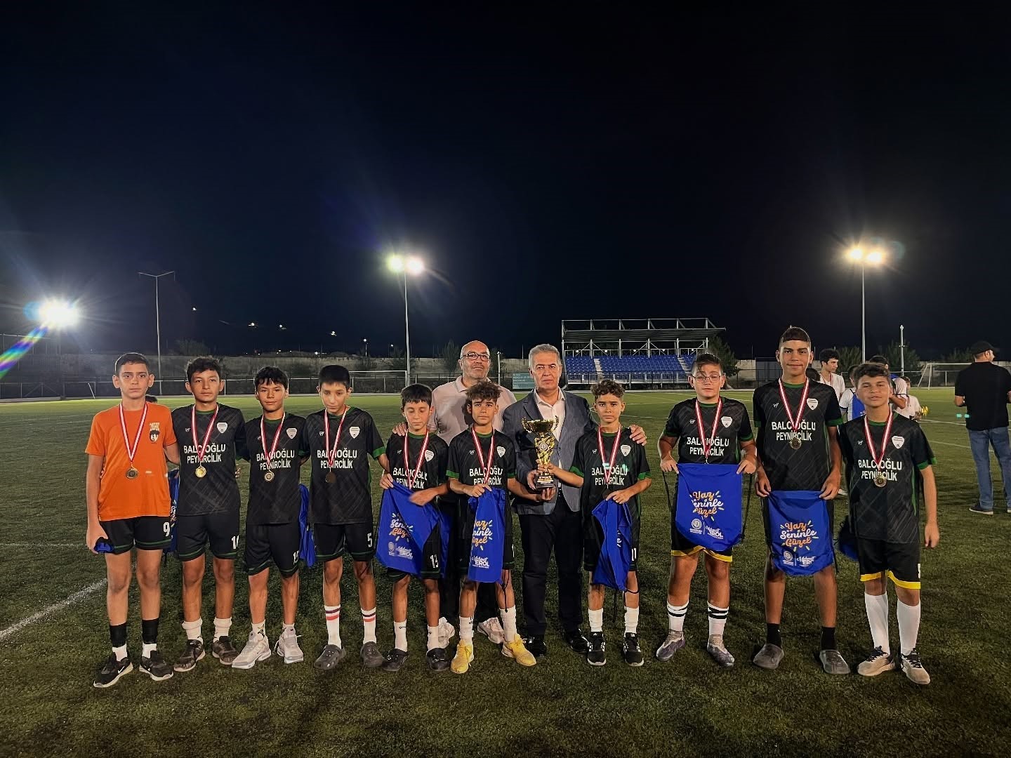 Buharkent’te futbol şöleni sona erdi, kupalar sahiplerini buldu