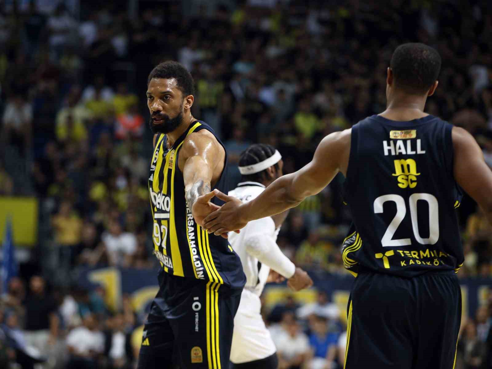 Fenerbahçe, Khem Birch’ün sözleşmesini 1 yıl uzattı