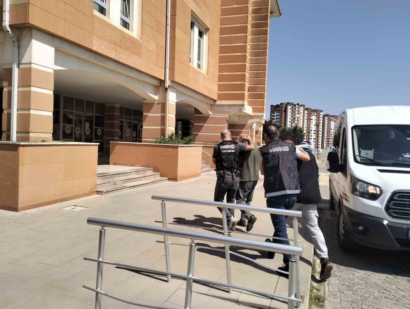 Kastamonu’da 3 milyon TL değerinde kannabinoid ham maddesi ele geçirildi: 2 tutuklama