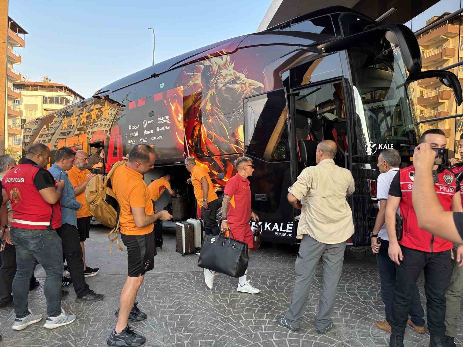 Galatasaray, ligin ilk maçı için Gaziantep’te
