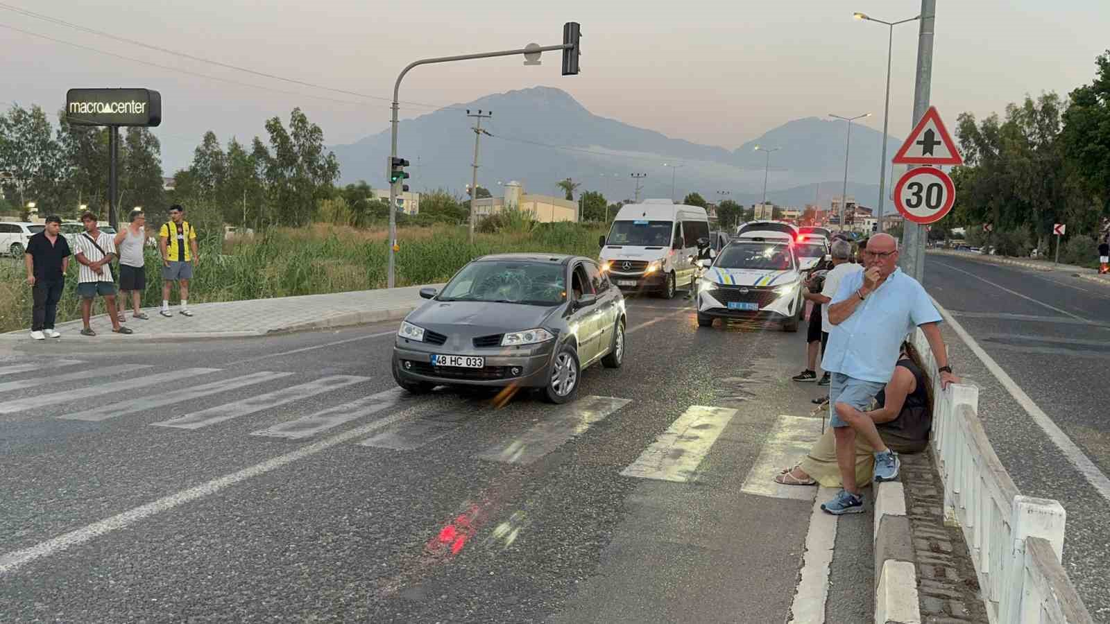 Fethiye’de kadına çarptıktan otomobille üzerinden geçmeye kalkan sürücü tutuklandı
