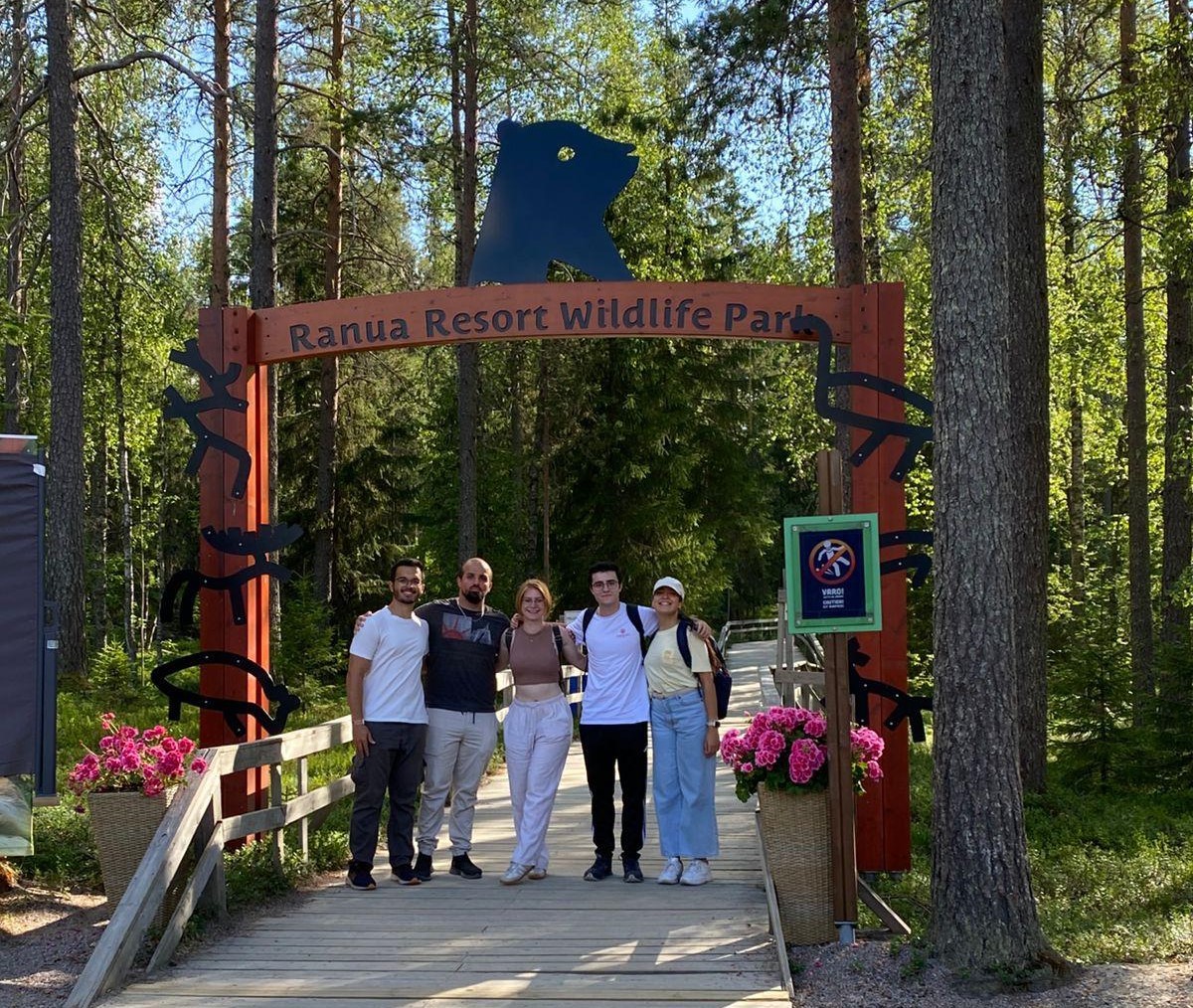 Tıp ve eczacılık öğrencileri yazı 21 ülkede staj yaparak geçirdi