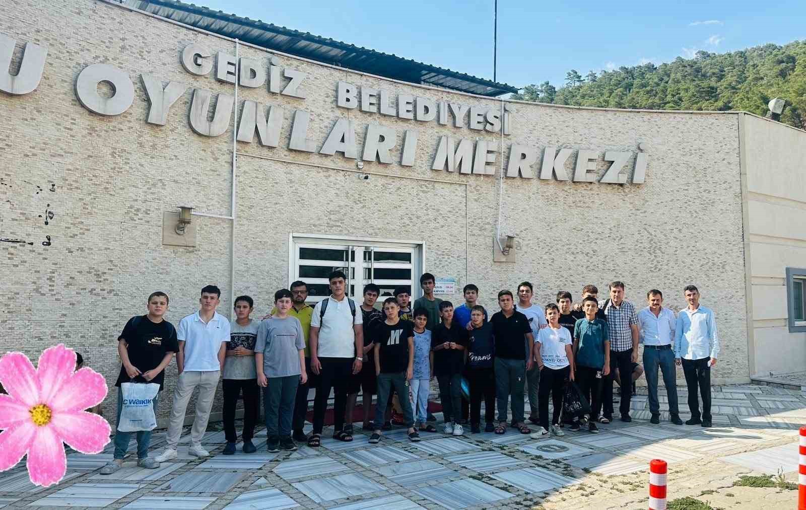 Simav’da yatılı Yaz Kur’an Kursu öğrencilerinin aquapark keyfi
