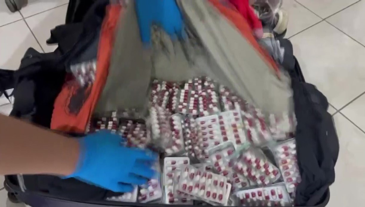 Bavulundan 5 bin 642 adet uyuşturucu hap çıktı: 