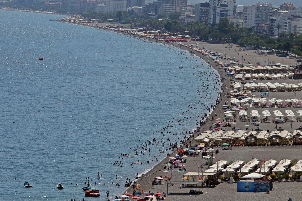 Antalya’nın denizi bile yanıyor