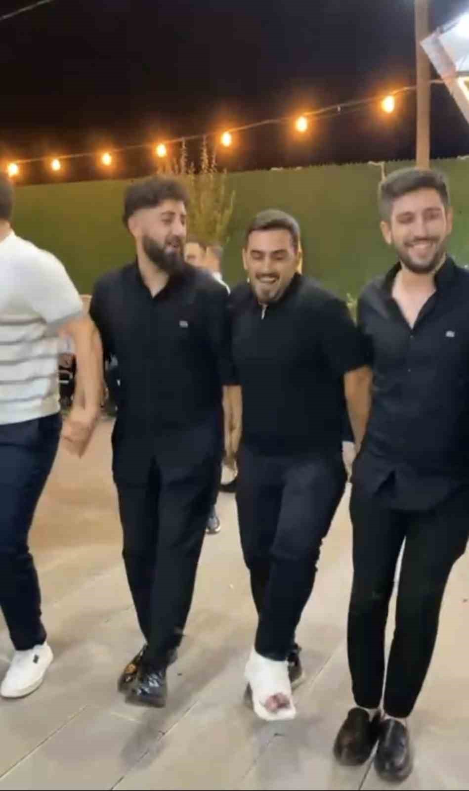 Muş’ta alçılı sağdıçtan düğünde halay şov