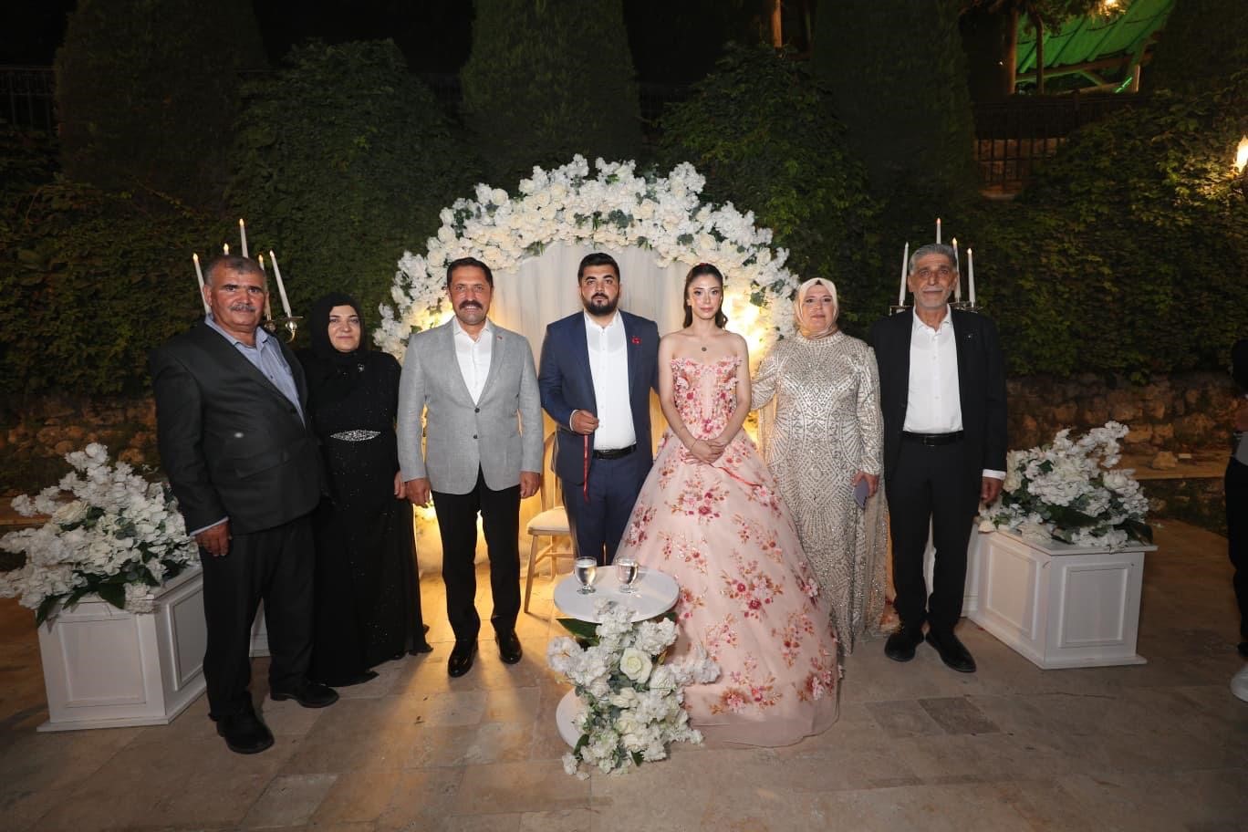 Vali Masatlı, genç çiftin nişan mutluluğuna ortak oldu