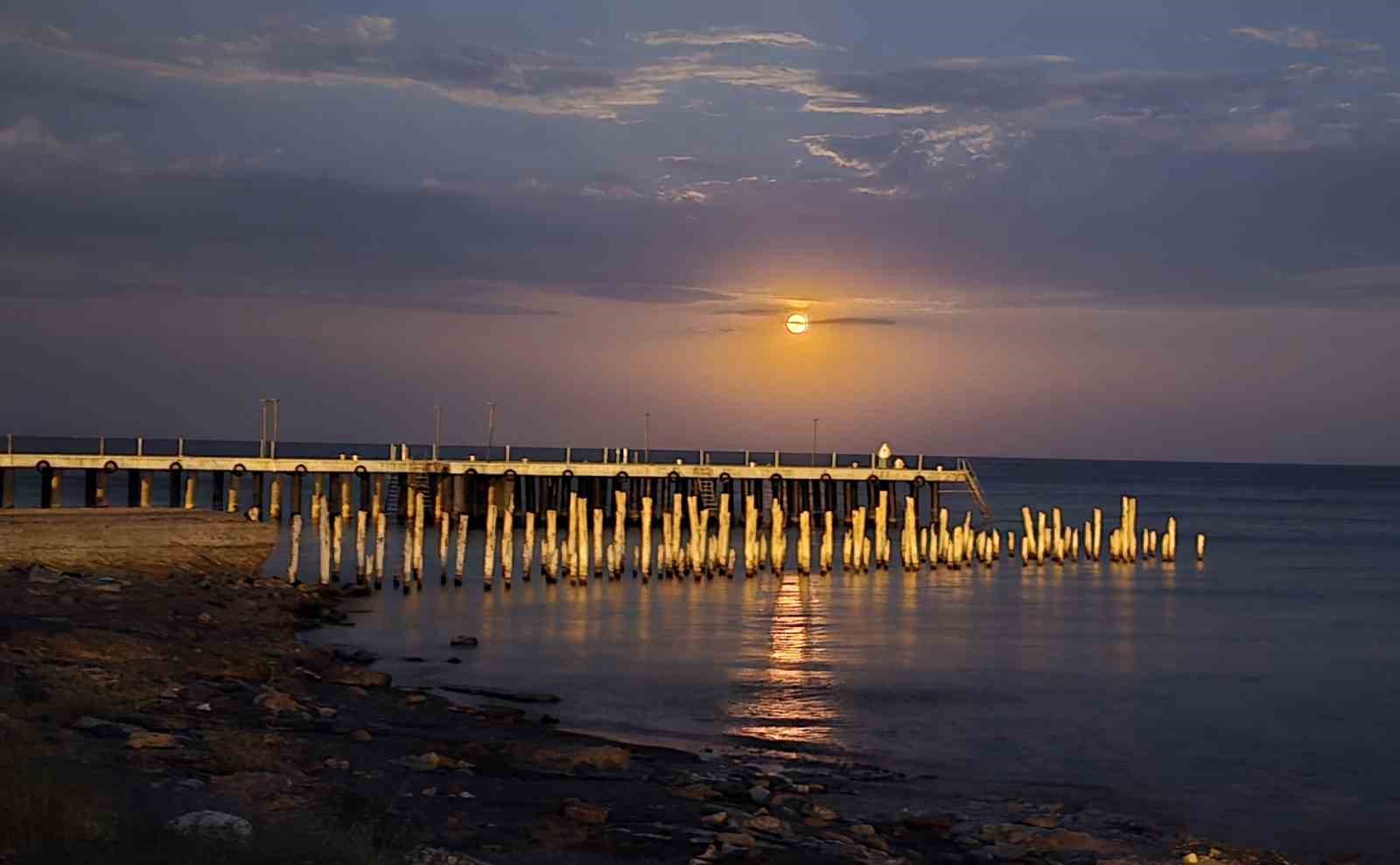 Gökyüzünde dolunay, Van Gölü’nde yakamoz