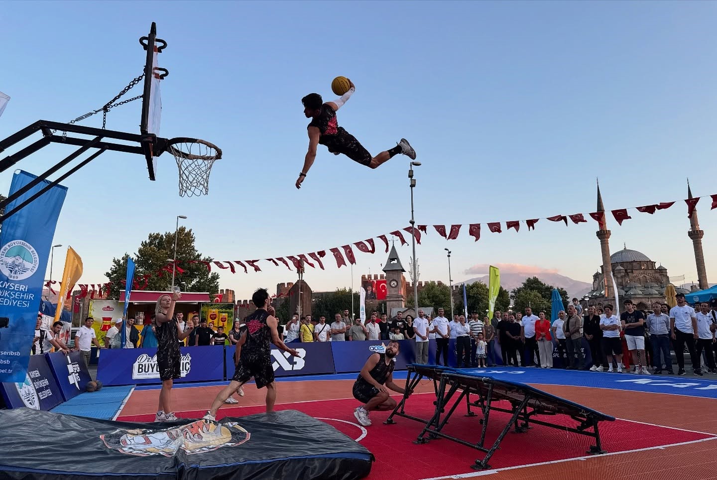 Uluslararası Basketbol turnuvası devam ediyor