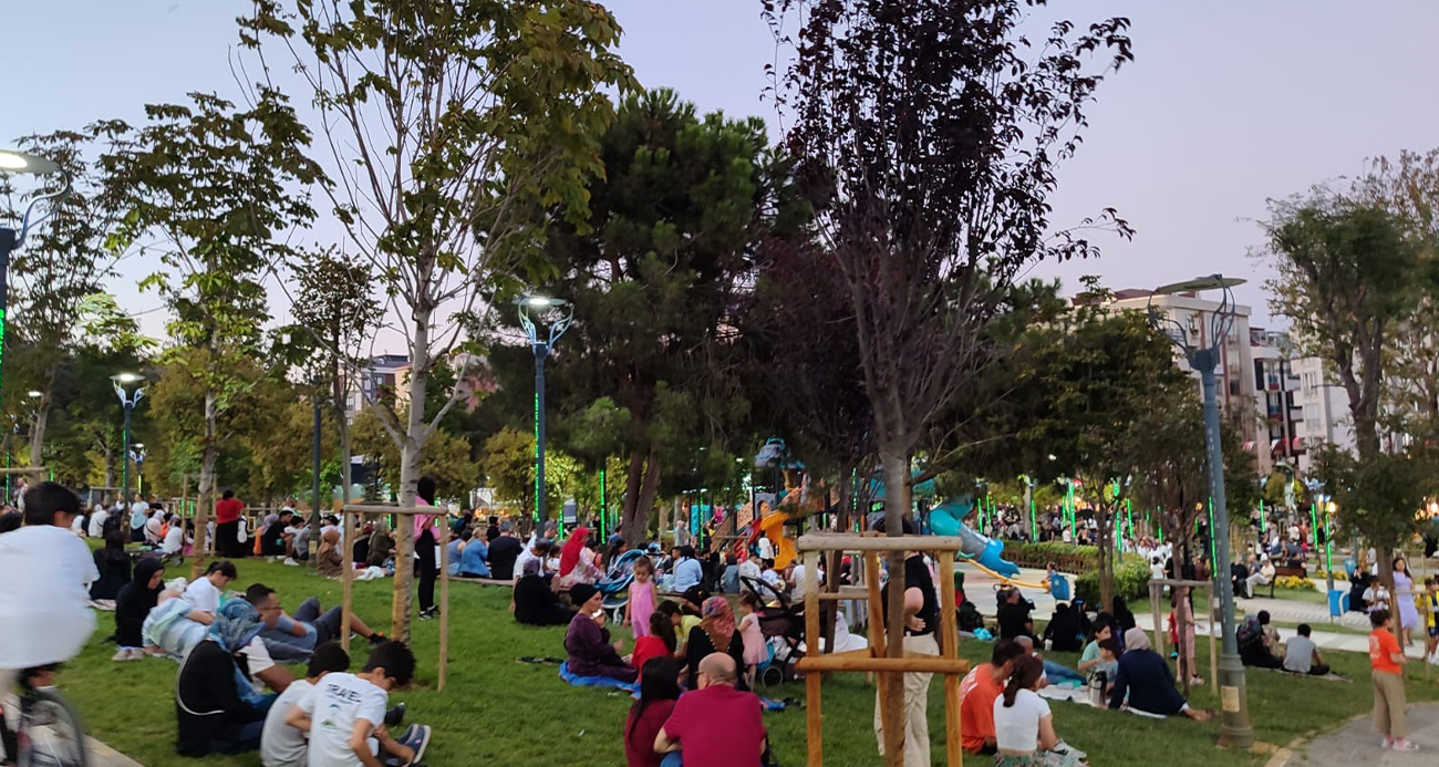 Vatandaşlar parklara akın etti!