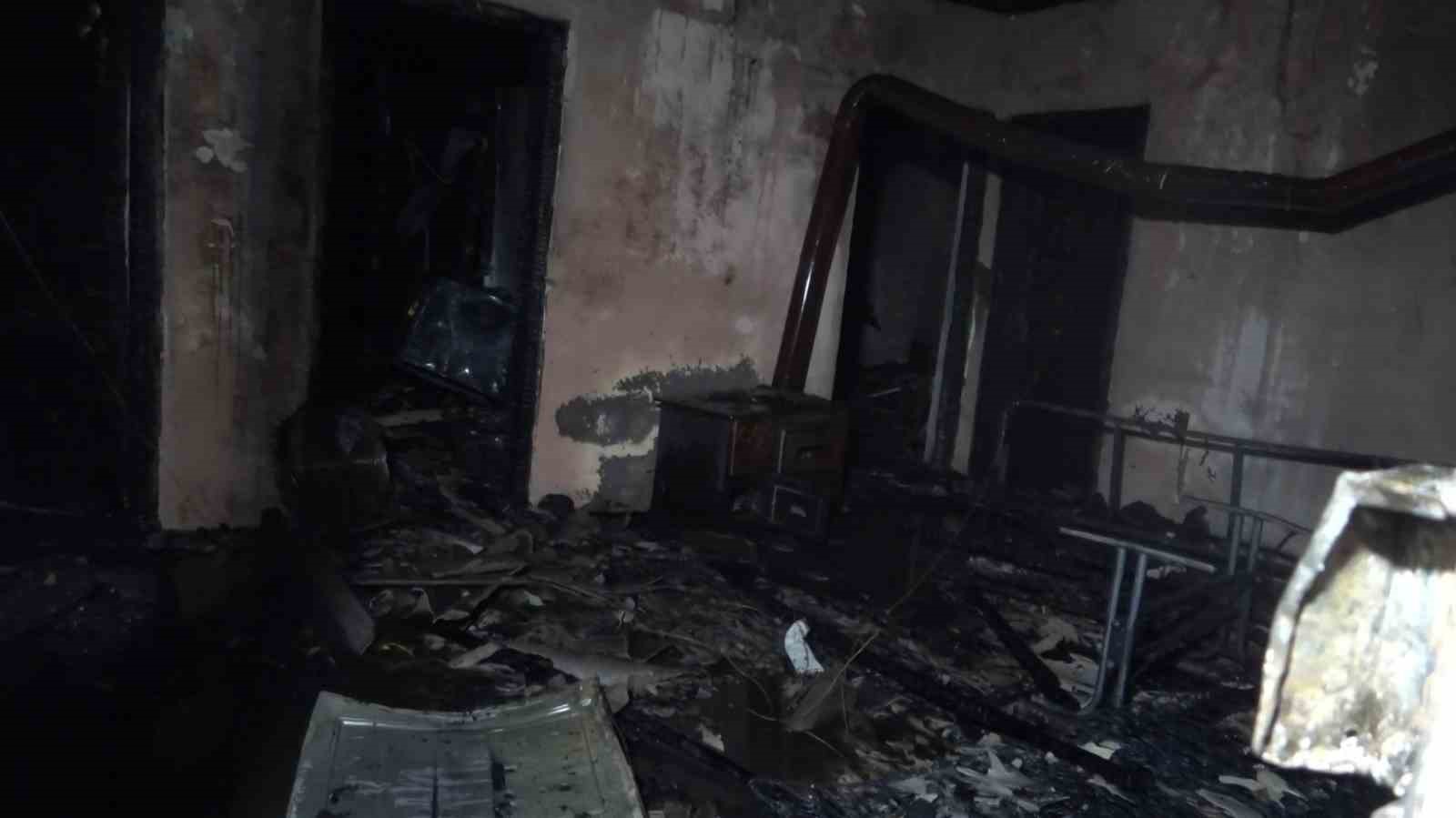 Torununun doğum gününü kutlarken evinin yandığı haberini aldı