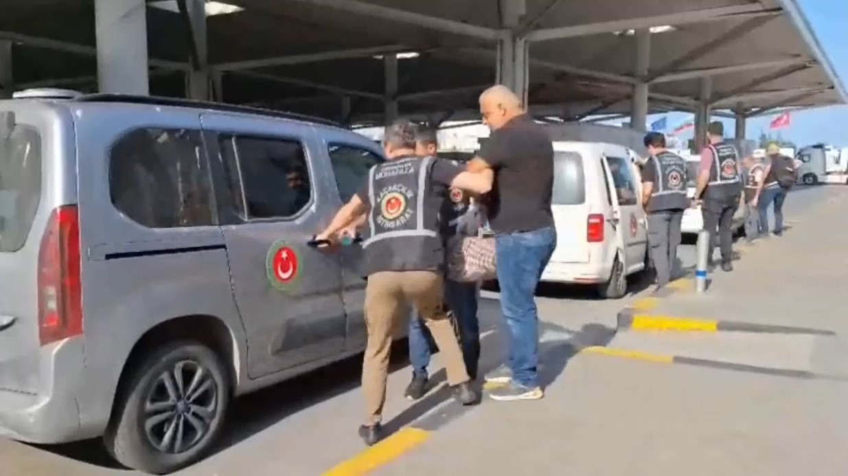 Kapıkule’de boya kutularında 692 kilo esrar yakalandı: 10 gözaltı