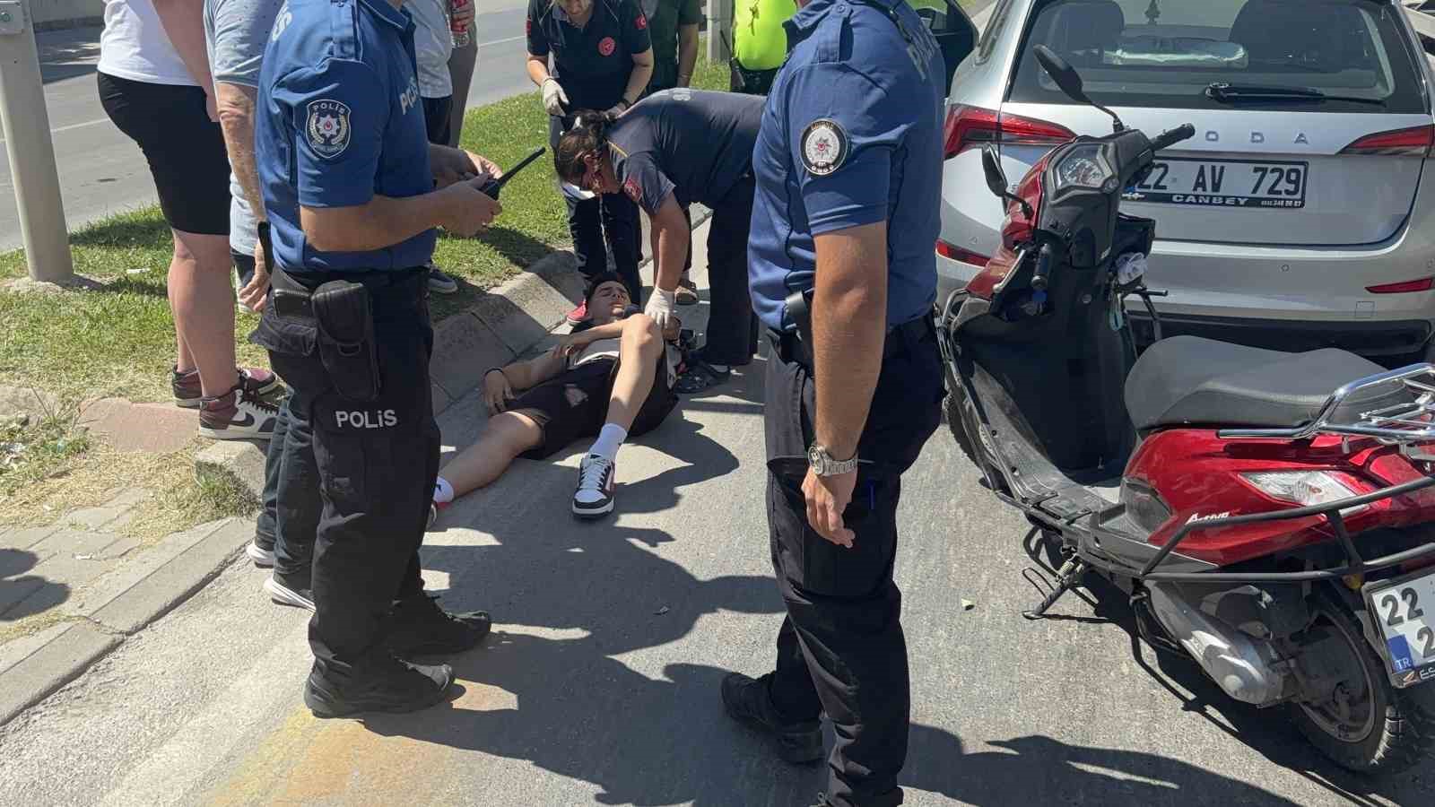 Edirne’de motosiklet, yayaya yol veren otomobile çarptı: 1 yaralı