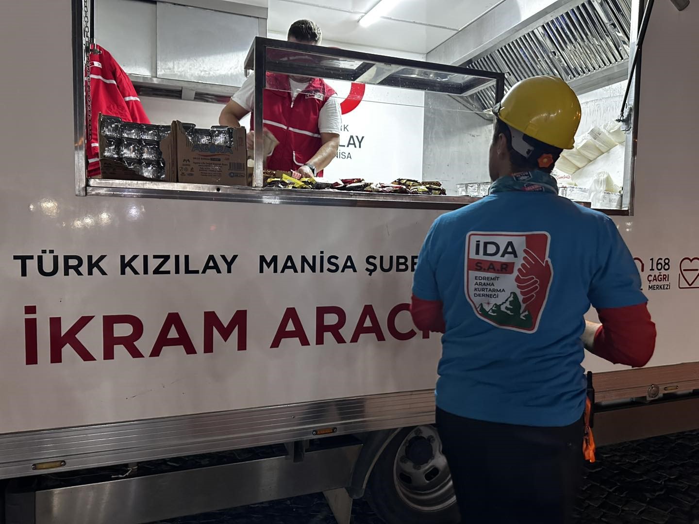 Türk Kızılay Manisa’dan deprem ve yangın bölgelerine destek