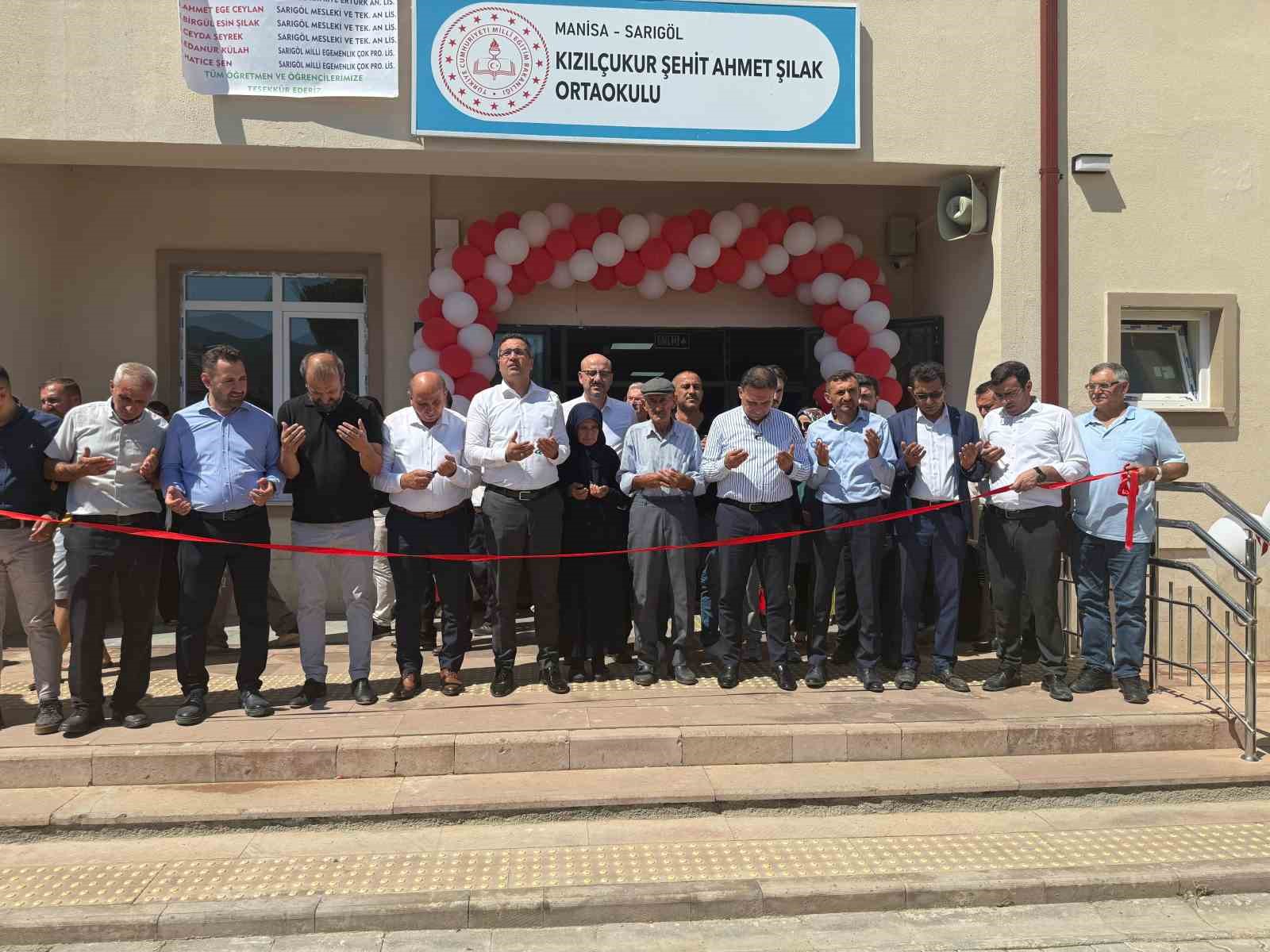Baybatur, Sarıgöl ve Alaşehir’de üreticilerle buluştu, okul açılışı yaptı