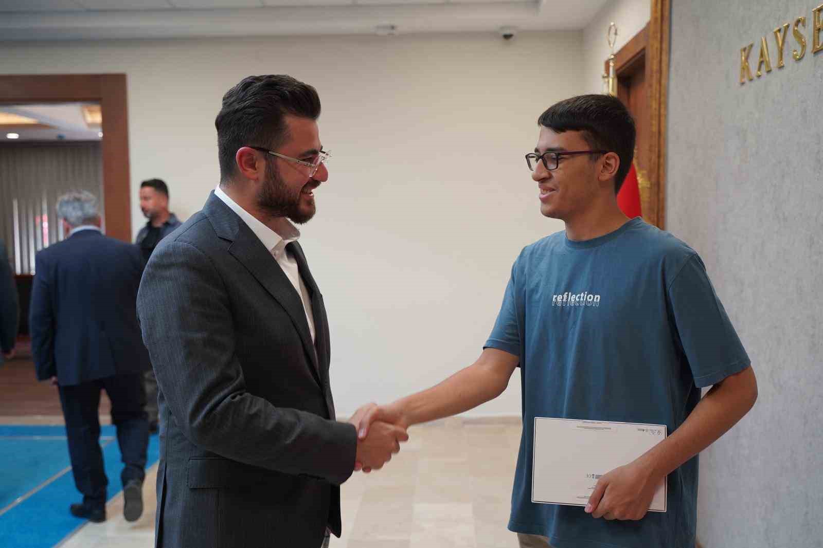 Başkan Okandan, YKS Sayısal Türkiye 3.’sü ile  bir araya geldi