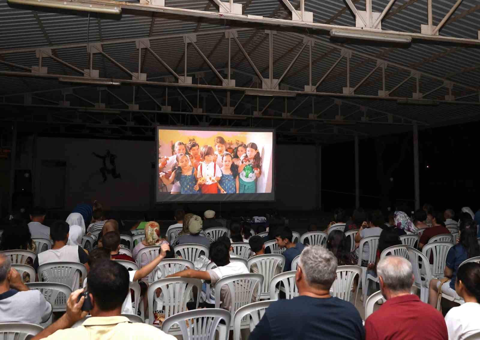 Menteşe Belediyesi açık hava sinema geceleri başladı