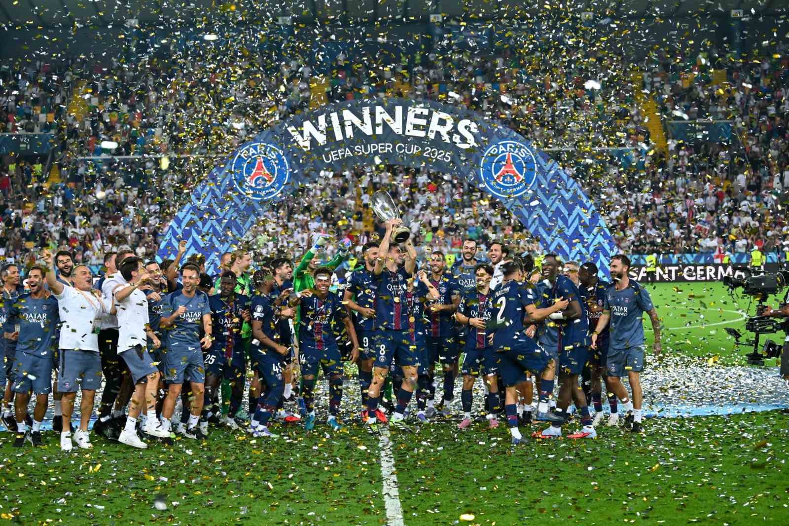 Paris Saint-Germain, Süper Kupa’yı ilk müzesine götürdü