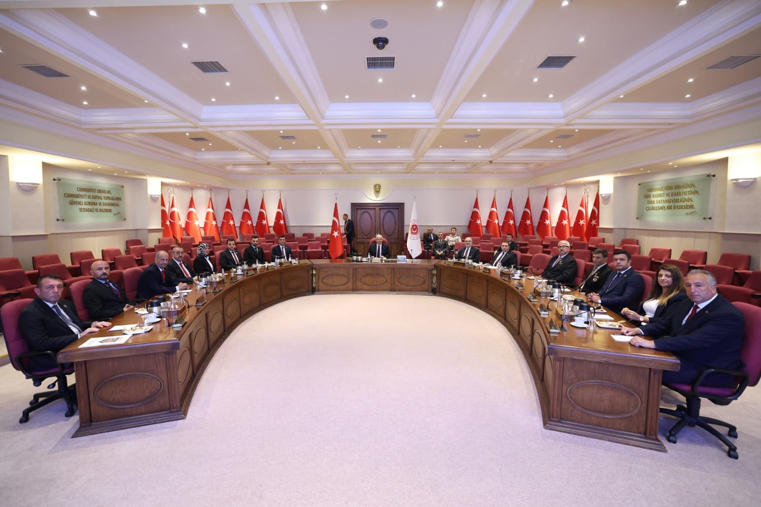 Bakan Güler, Türkiye Harp Malulü Gaziler, Şehit Dul ve Yetimleri Derneği Genel Başkanı Işık’ı kabul etti