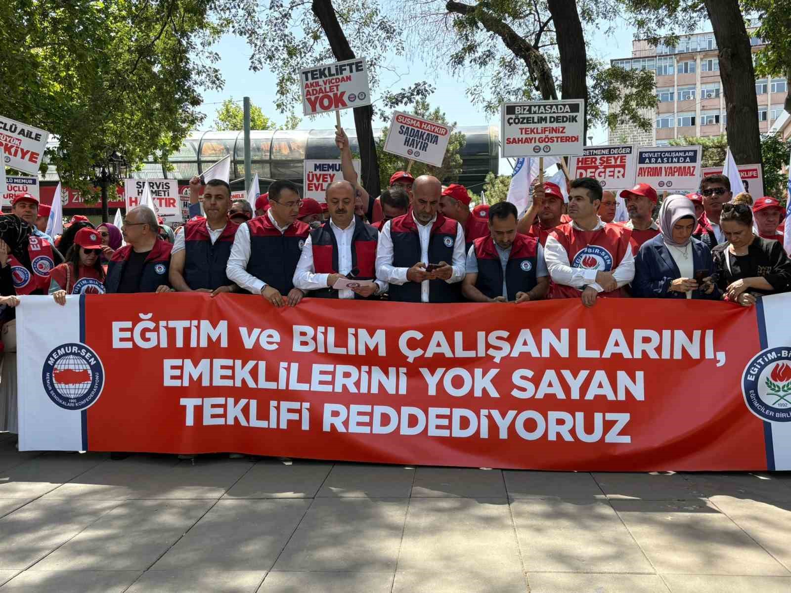 Eğitim-Bir-Sen’den 8. Dönem Toplu Sözleşme eylemi