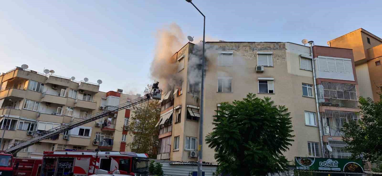 Antalya’da 5 katlı binada korkutan yangın