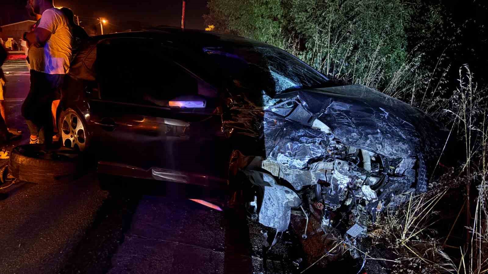 D-100’de iki otomobil kafa kafaya çarpıştı: 1’i ağır 8 yaralı