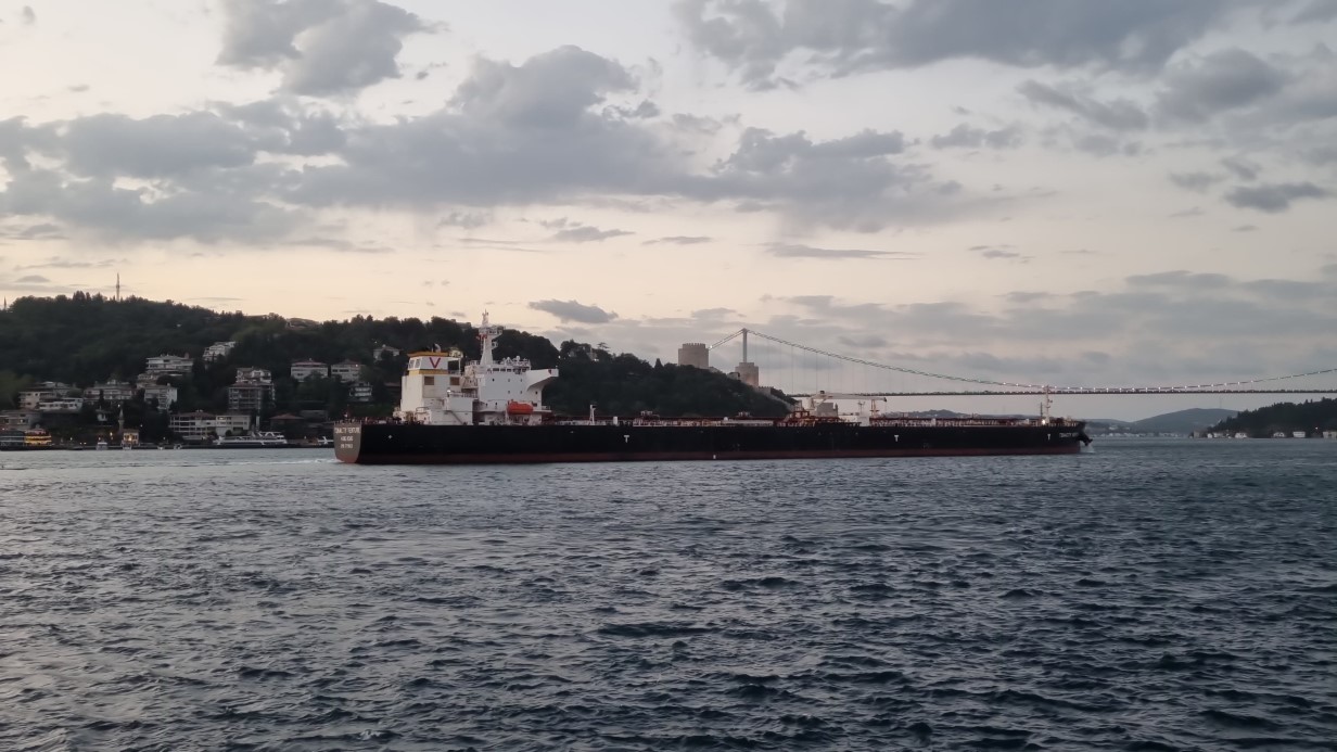 İstanbul Boğazı’nda gemi trafiği normale döndü