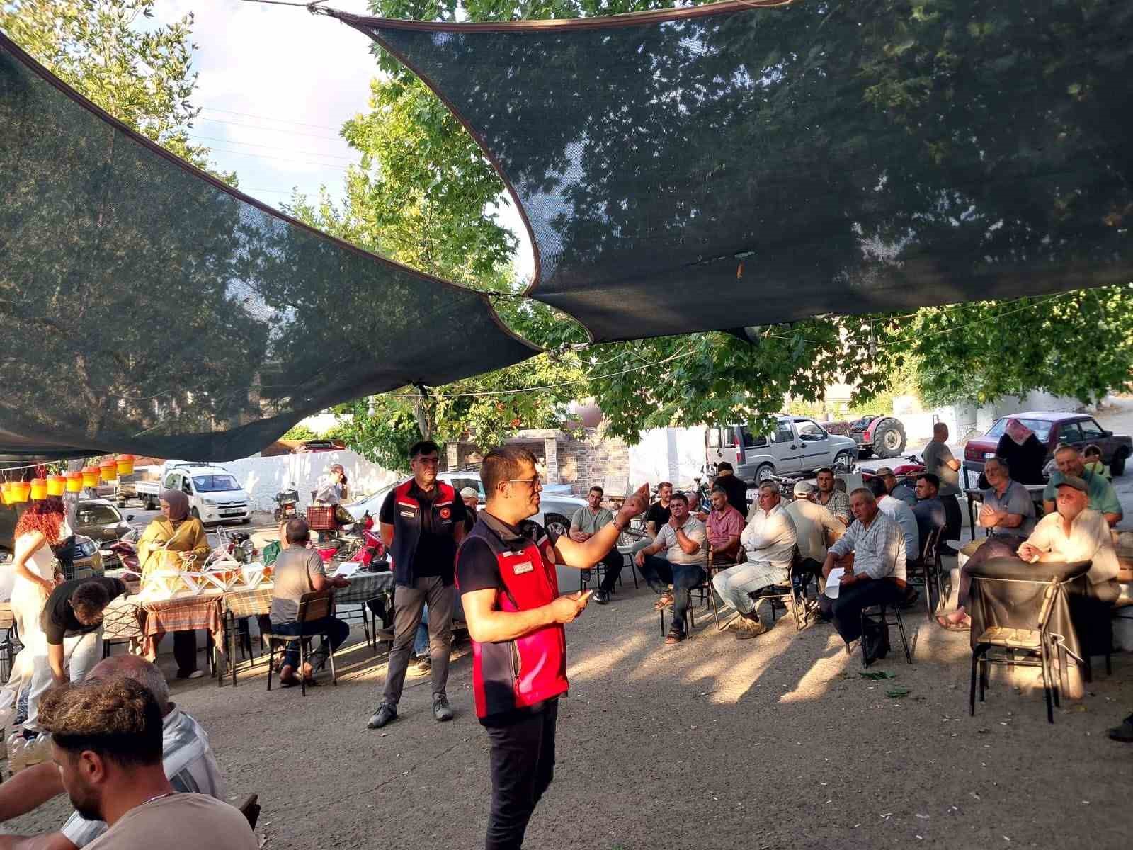 Çanakkale’de Akdeniz meyve sineği ile biyoteknik mücadele eğitimleri sürüyor