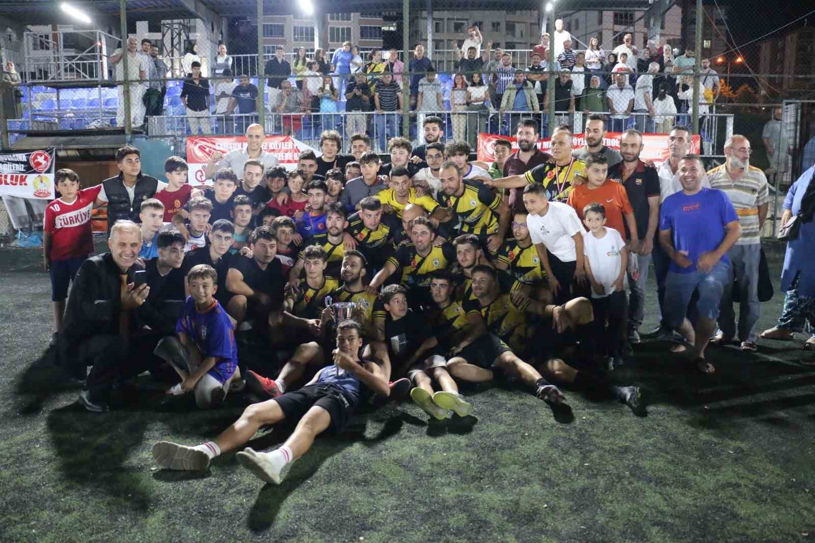 Atakum’da final heyecanı: Kupayı Kurugökçespor kaldırdı
