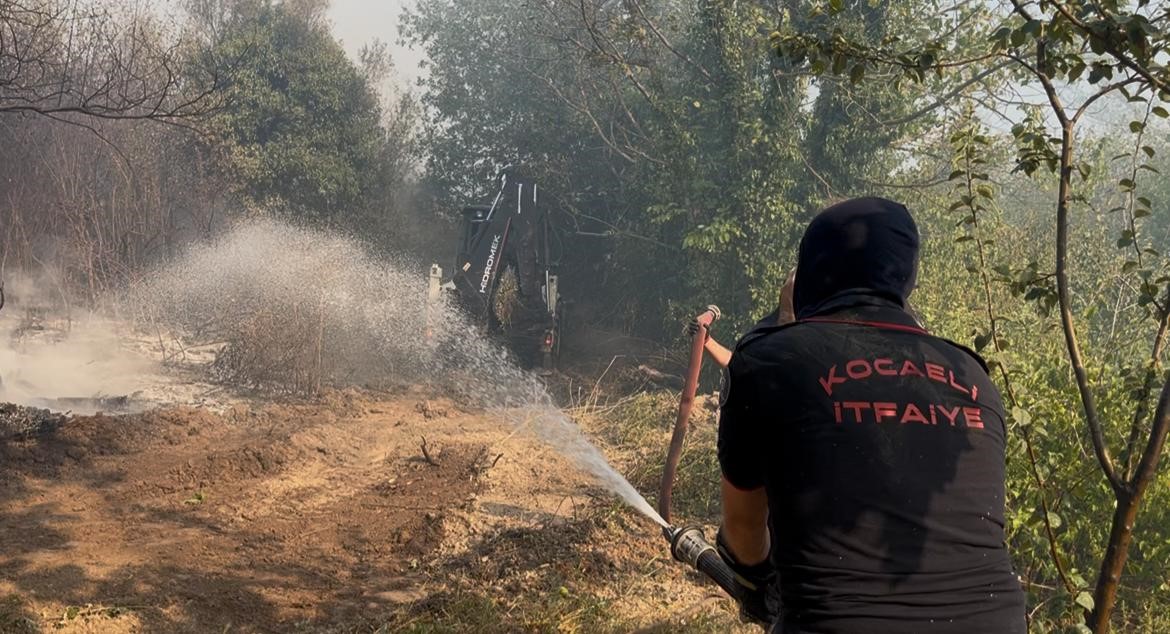 Kocaeli’deki orman yangınına 10 helikopter ve 6 uçakla müdahale sürüyor