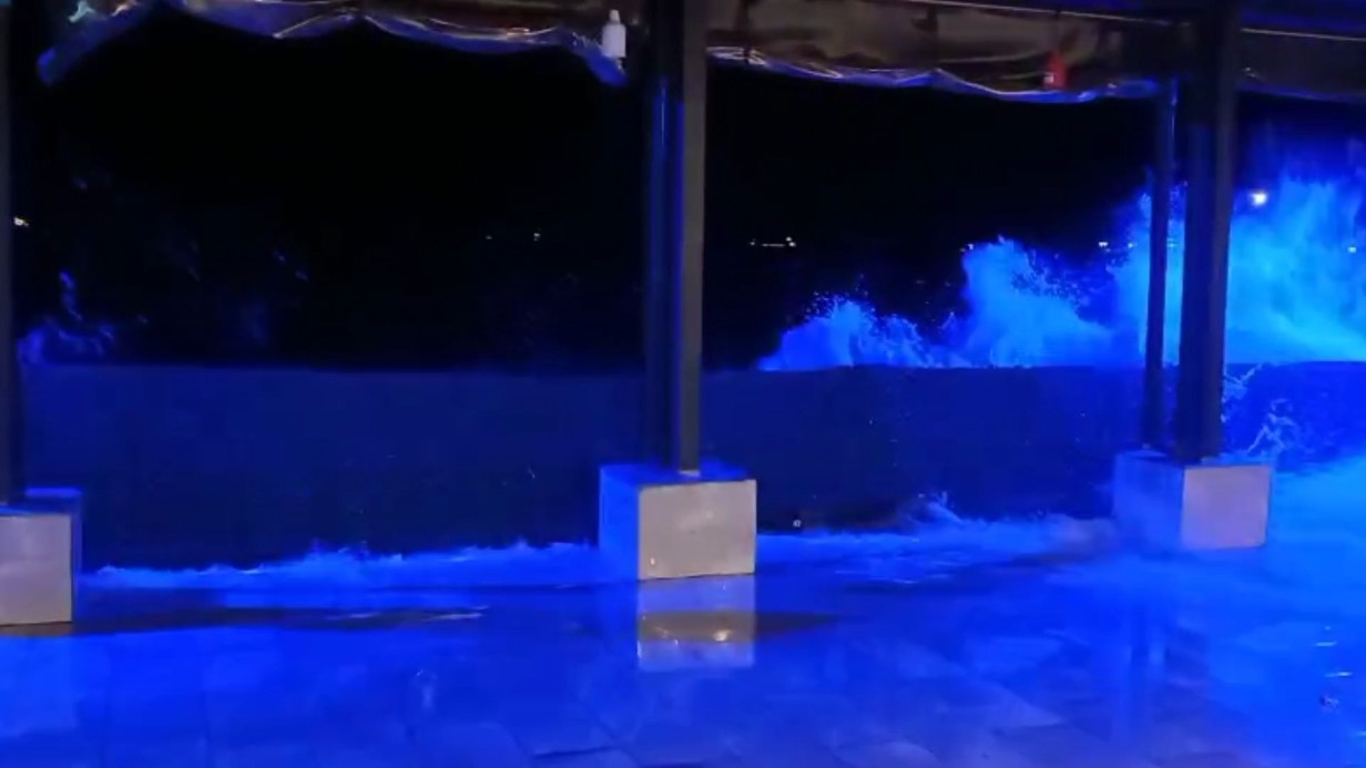 Marmara Denizi’nde poyraz dev dalgalar oliuşturdu