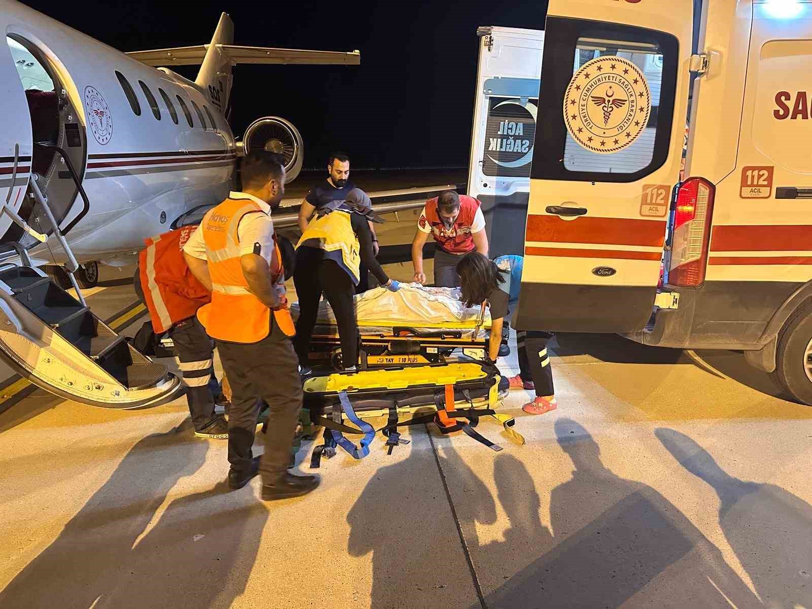 Ağrı’da kazada yaralanan çocuk ambulans uçakla Ankara’ya sevk edildi