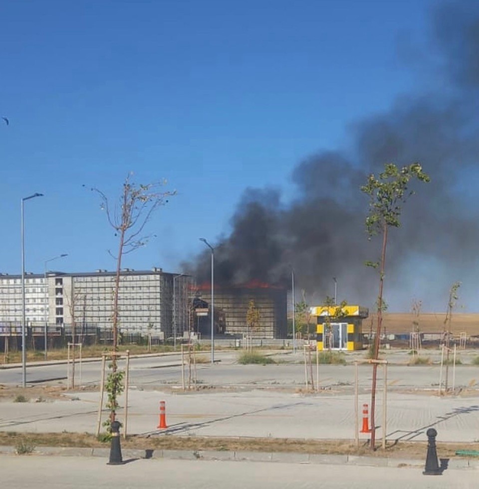 Kulu’da inşaat halindeki yurt binasında yangın paniği