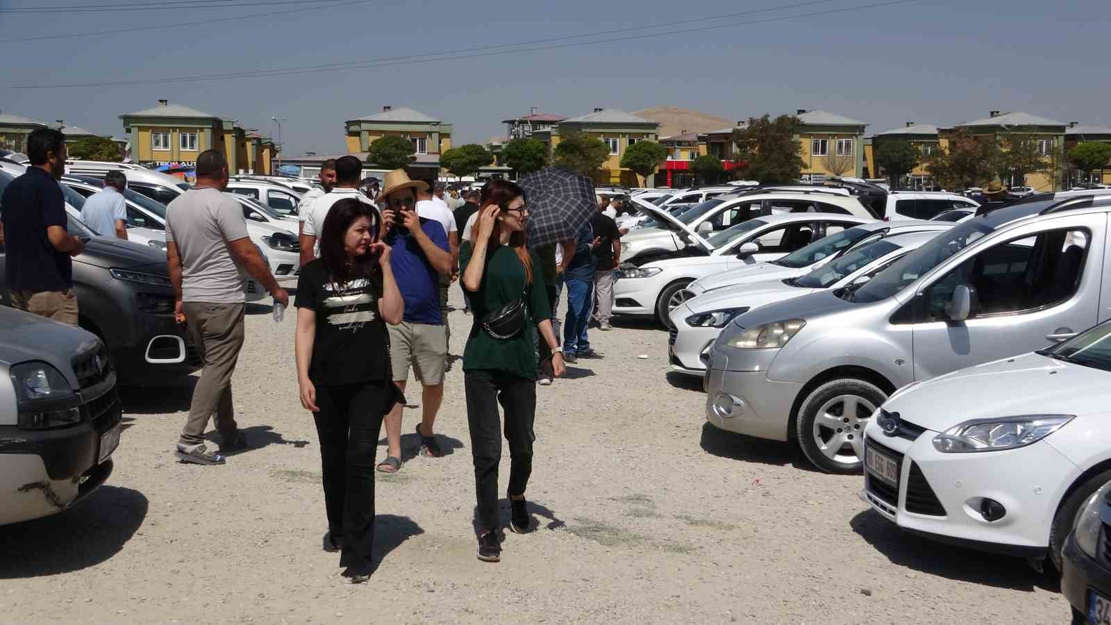 Van’da ikinci el açık oto pazarında durgunluk sürüyor