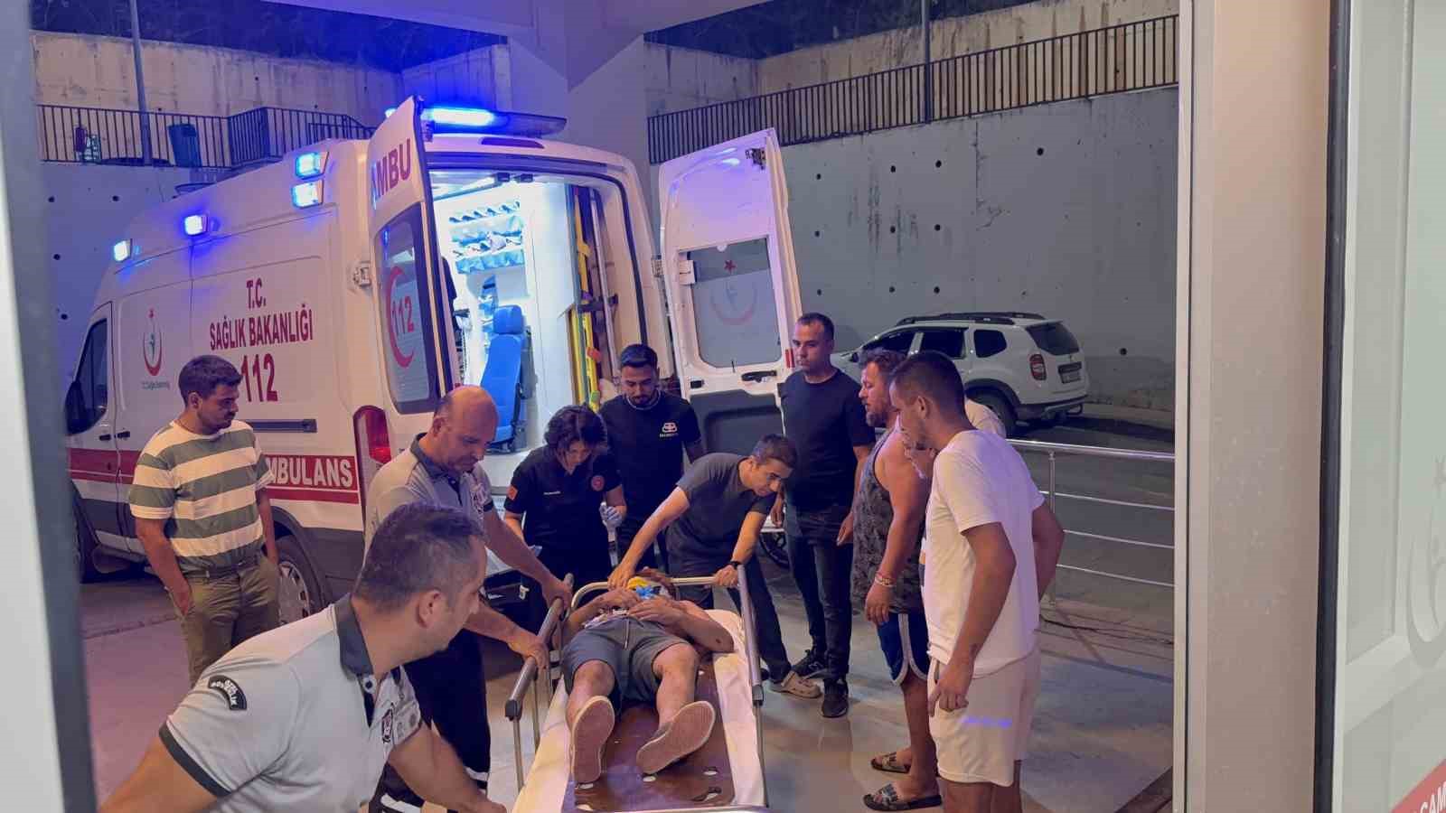 Otomobil yayla yolunda uçuruma yuvarlandı: 2  yaralı