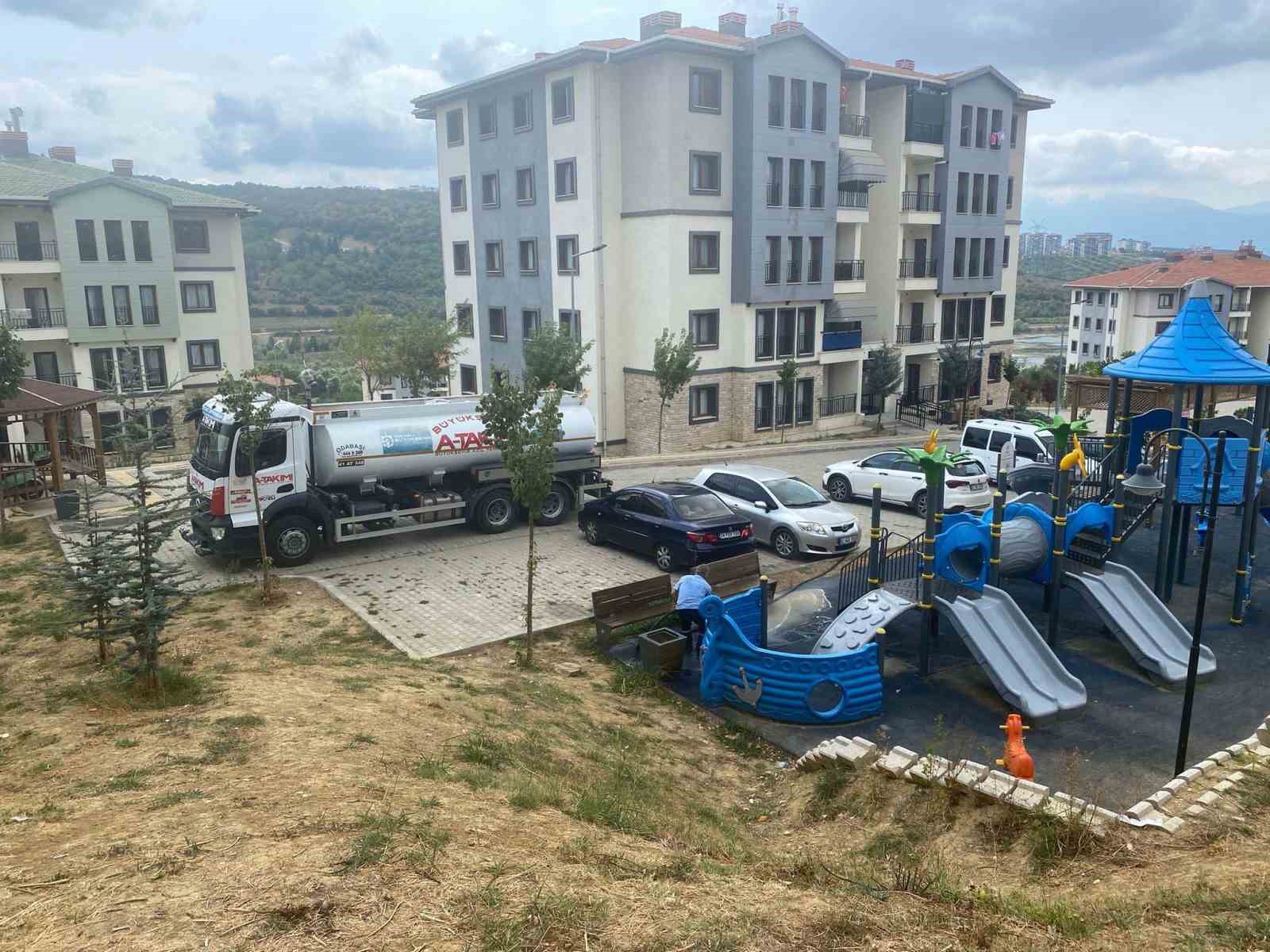 Kocaeli’de çocuk parkları temizlenip onarılıyor
