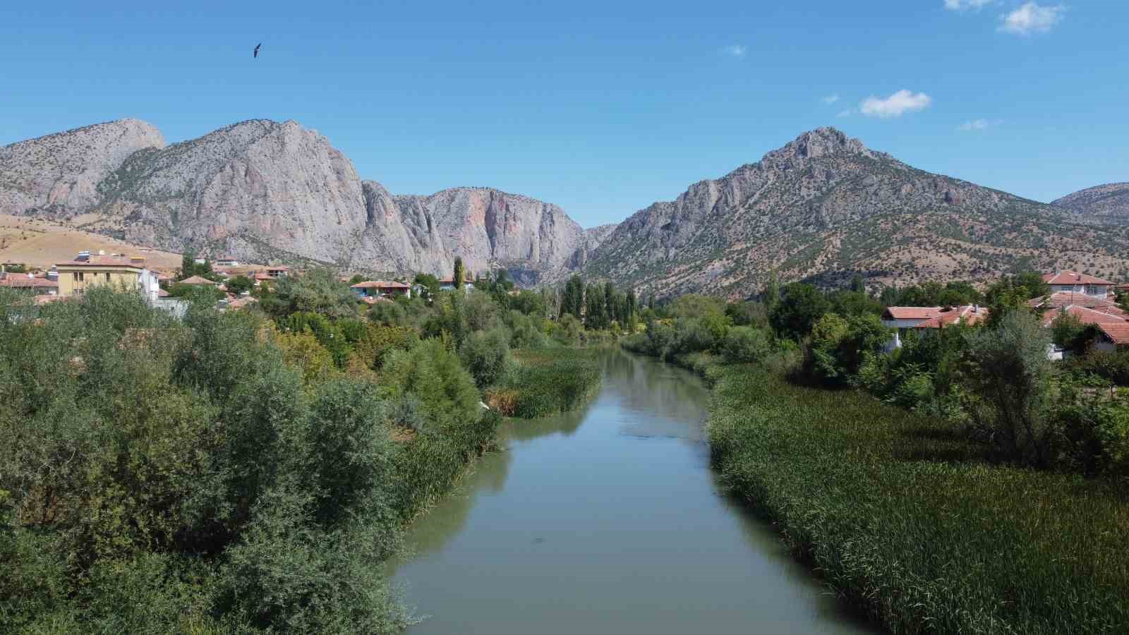 Görüntüsü ile mest eden Kazankaya Kanyonu, dron ile görüntülendi